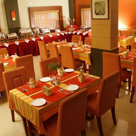 Hotel Royal Riviera à Kumarakom Extérieur photo