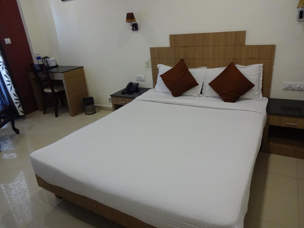 Hotel Royal Riviera à Kumarakom Extérieur photo