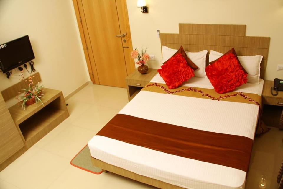 Hotel Royal Riviera à Kumarakom Extérieur photo
